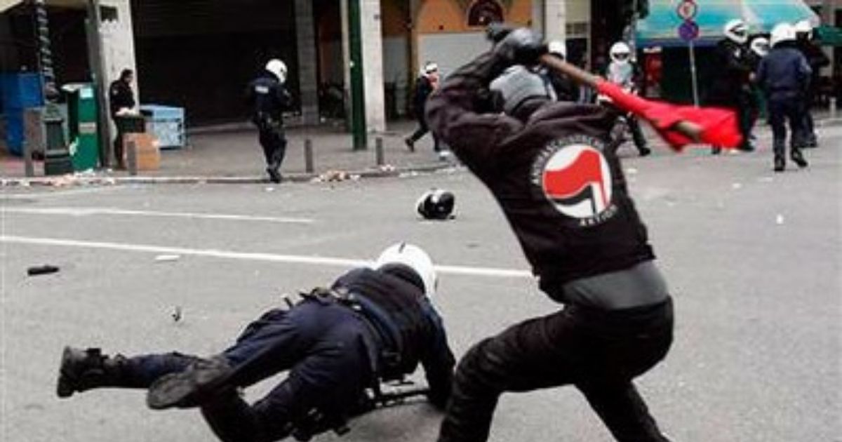 Antifa thug beating an officer in the street