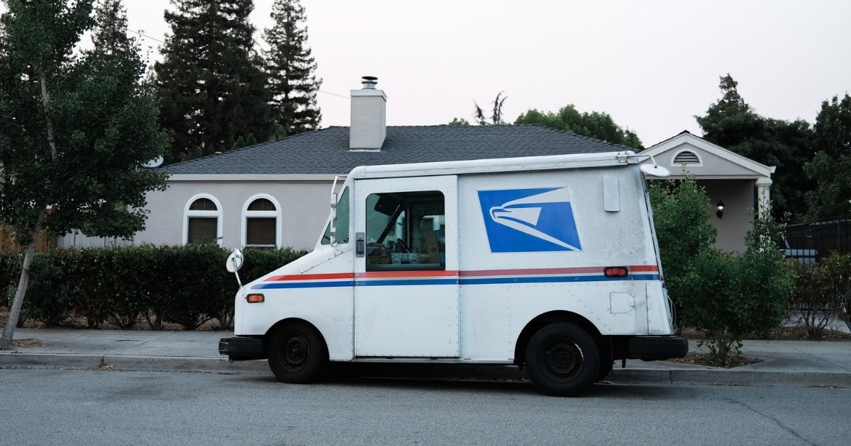 USPS mail truck