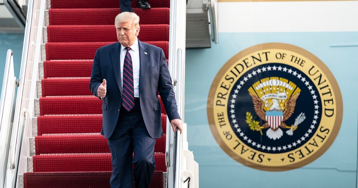 President Donald J. Trump waves and gives a thumbs-up as he disembarks Air Force One Tuesday, Sept. 15, 2020, at Philadelphia International Airport in Philadelphia. (Official White House Photo by Joyce N. Boghosian)