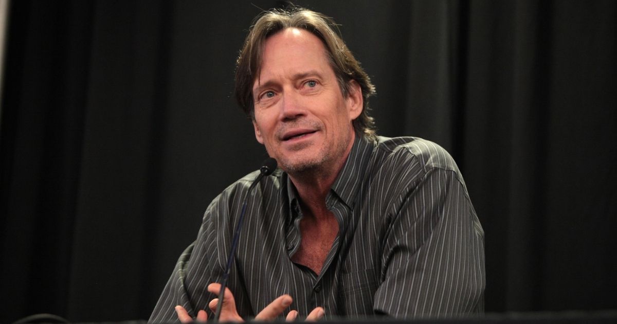 Kevin Sorbo speaking at the 2015 Phoenix Comicon Fan Fest at the University of Phoenix Stadium in Glendale, Arizona.