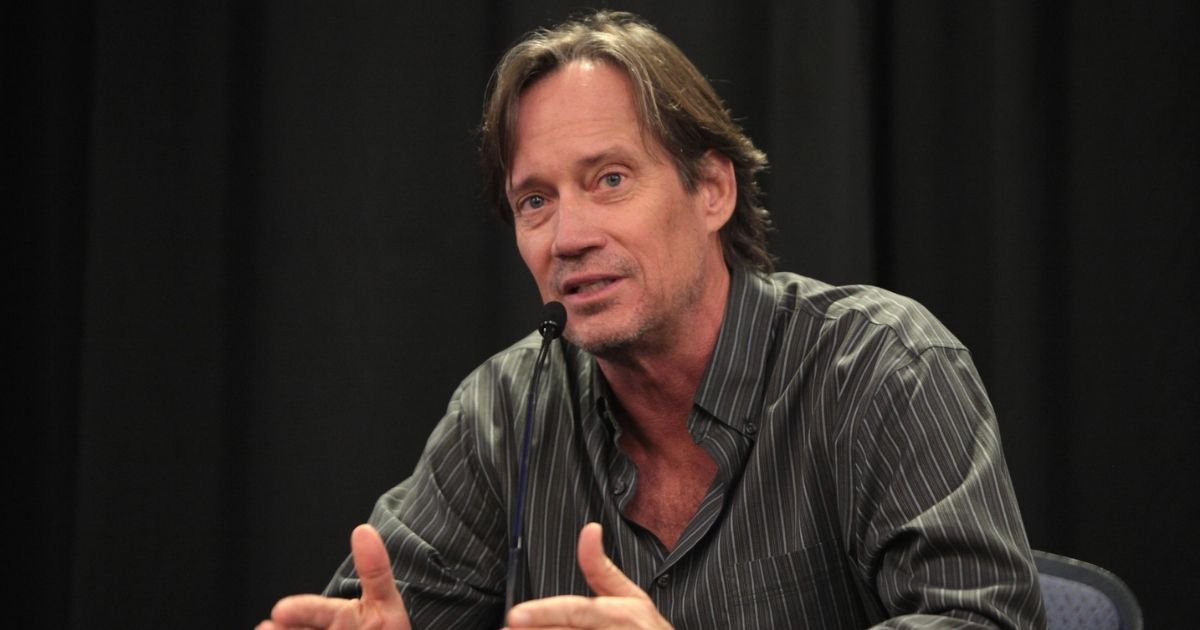 Kevin Sorbo speaking at the 2015 Phoenix Comicon Fan Fest at the University of Phoenix Stadium in Glendale, Arizona.