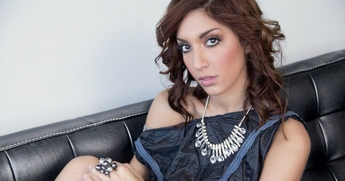 Farrah Abraham’s life is seriously interesting. At one 23 years old, she had undergone several plastic surgery procedures.