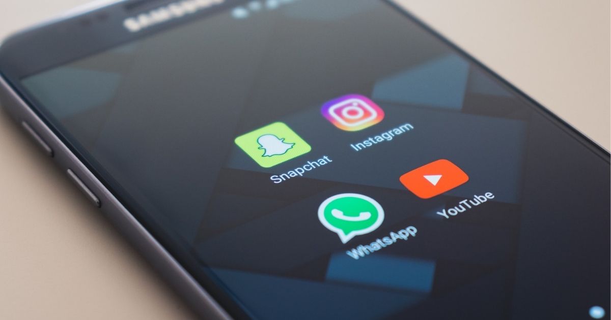 Social media apps on a cell phone