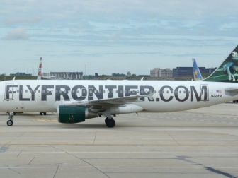 Frontier Airlines, Airbus A320-200 N221FR ORD