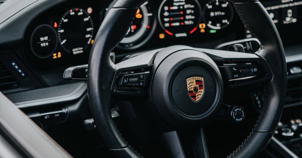 Porsche 911 steering wheel