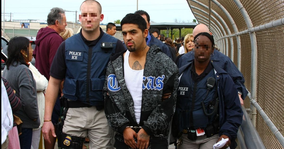 U.S. Immigration and Customs Enforcement agents make an arrest on Dec. 21, 2008.