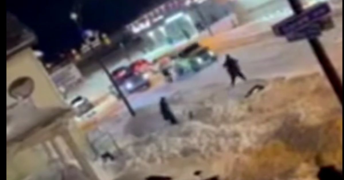 A video uploaded to Twitter shows shop owners in Buffalo, New York, firing guns to protect their stores from looters in the city.