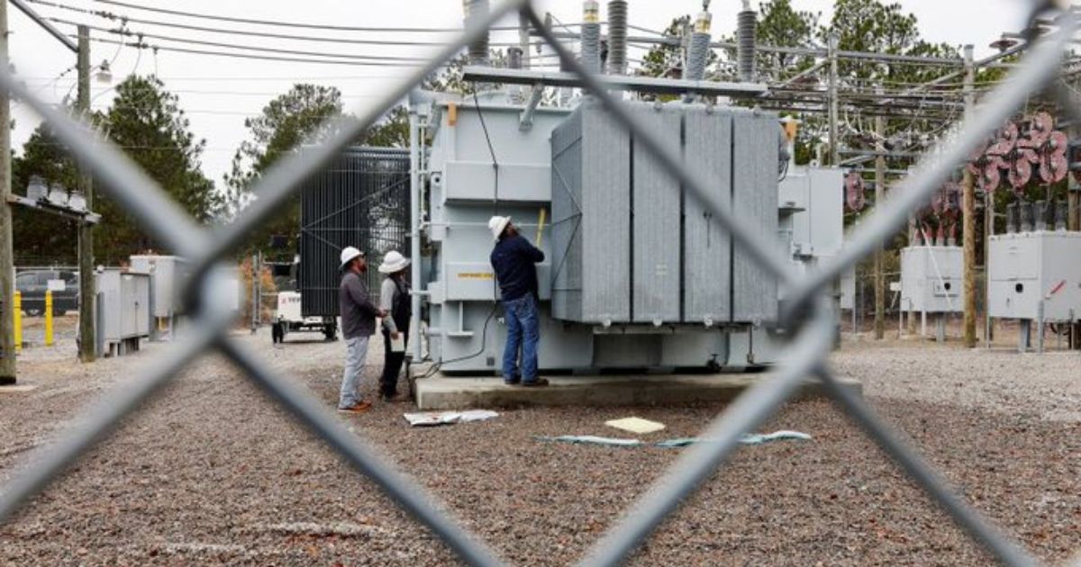 Apparent attacks on two electric substations in North Carolina resulted in a massive blackout.