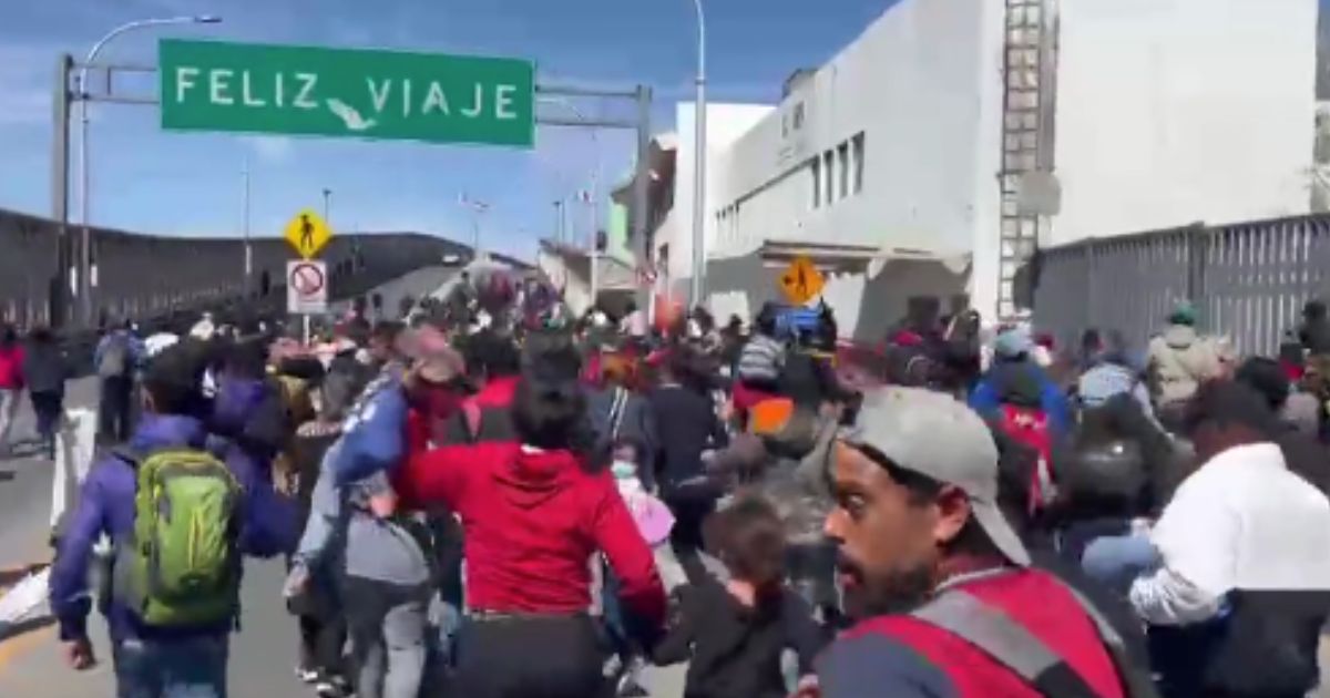 On Sunday, around 1,000 illegal immigrants attempted to cross the Paso Del Norte bridge in El Paso, Texas, to gain entry into the United States.