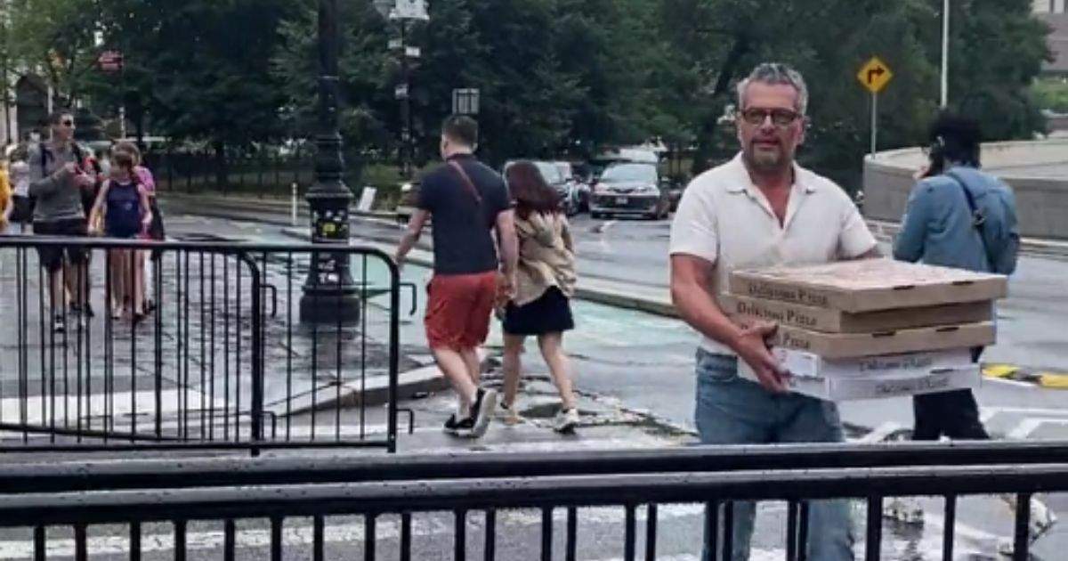 New Yorker Scott LoBaido took to the streets of New York outside of New York City Hall to protest the new tax on coal and wood-fired pizza ovens, chanting "Give us pizza, or give us death."