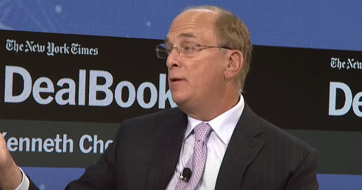 BlackRock CEO Larry Fink speaks at a November 2017 event.