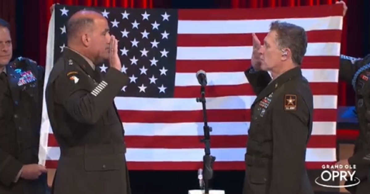 Army Gen. Andrew Poppas, left, swears in country star Craig Moran for another tour with the U.S. Army Reserves on Saturday at the Grand Ole Opry in Nashville. (ChiefUSAR / Twitter)