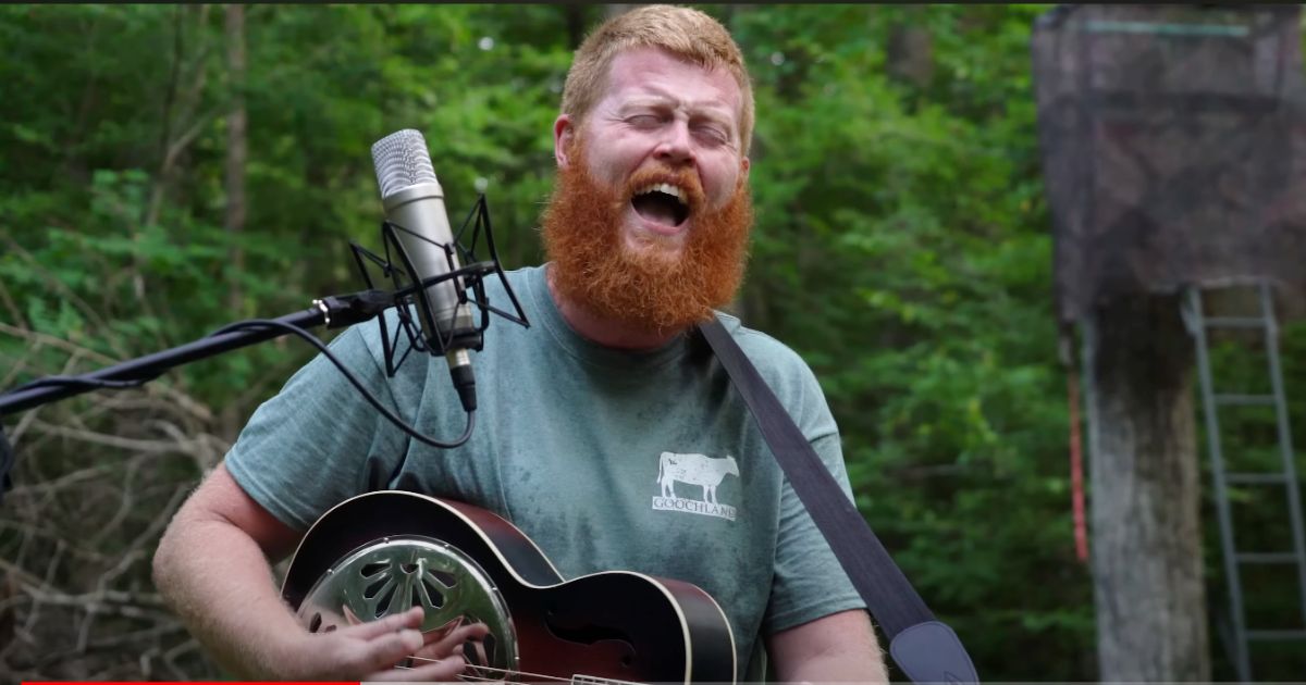 This YouTube screen shot shows breakout country star Oliver Anthony singing "Rich Men North of Richmond."