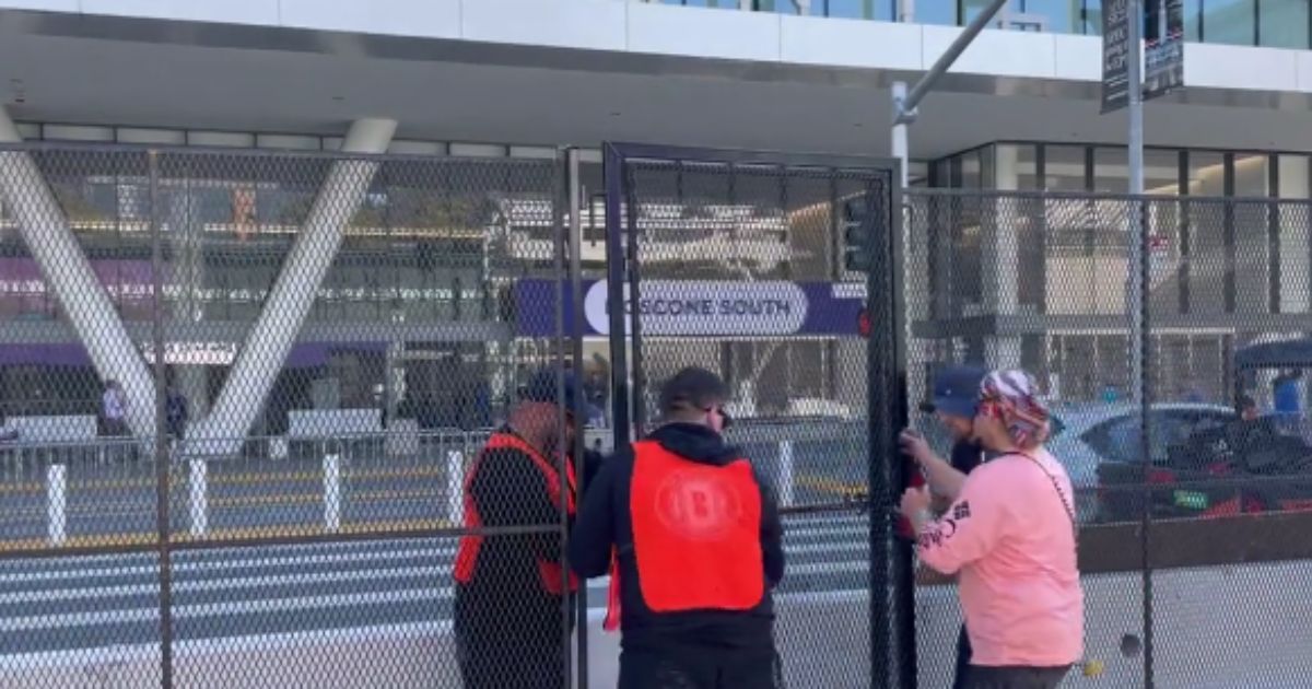 San Francisco police install a security fence around the Moscone Center.