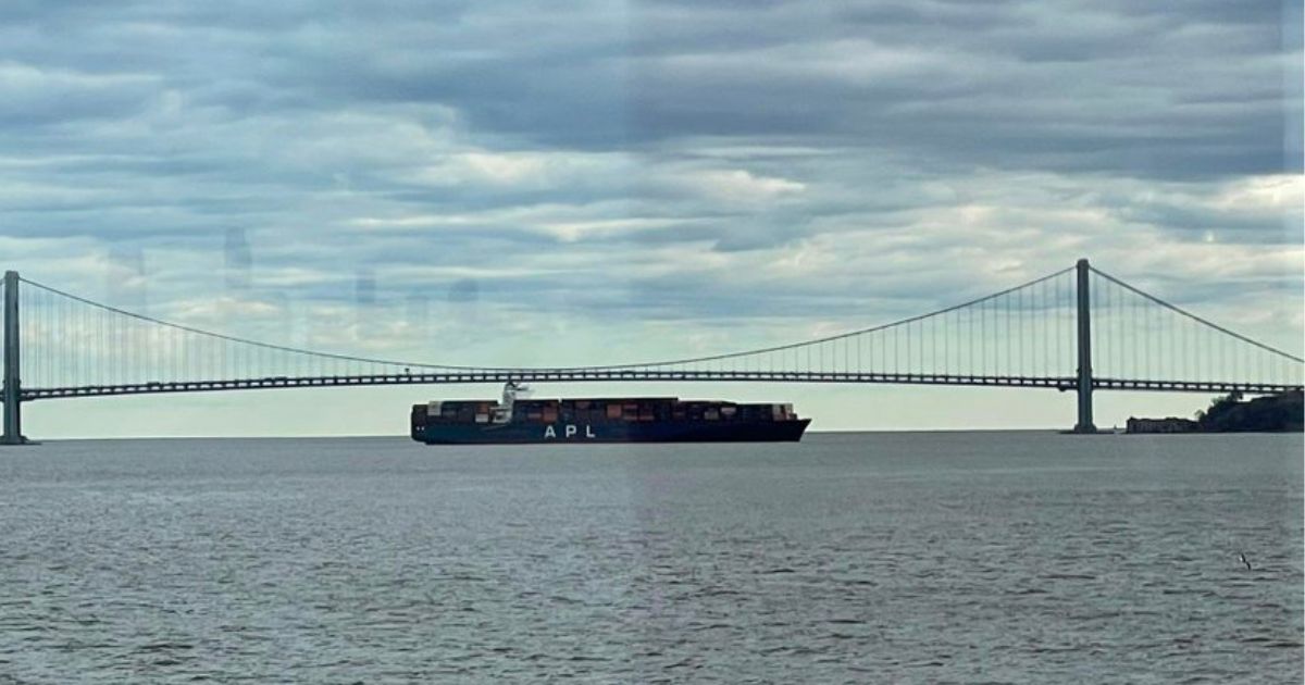 A massive container ship lost power Friday as it was heading out to sea in the shipping lane between Staten Island and Bayonne, New Jersey.